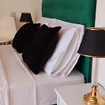 Hotel Celebrity