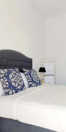 Celebrity Hotel 2*