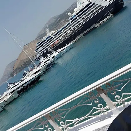 Celebrity 호텔 아르고스톨리온