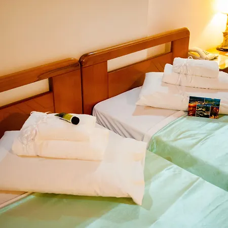 Celebrity 아르고스톨리온